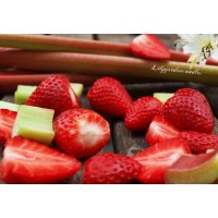 Duftkerze Rhubarb Strawberry im Glas 270g mit Holzdocht